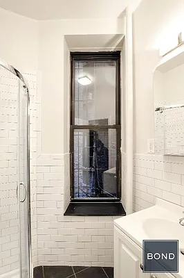 Rented by Bond New York | media 17