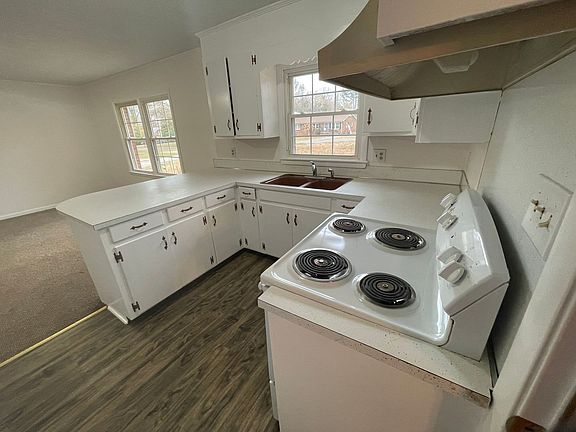 2nd image of 402 Fields Dr