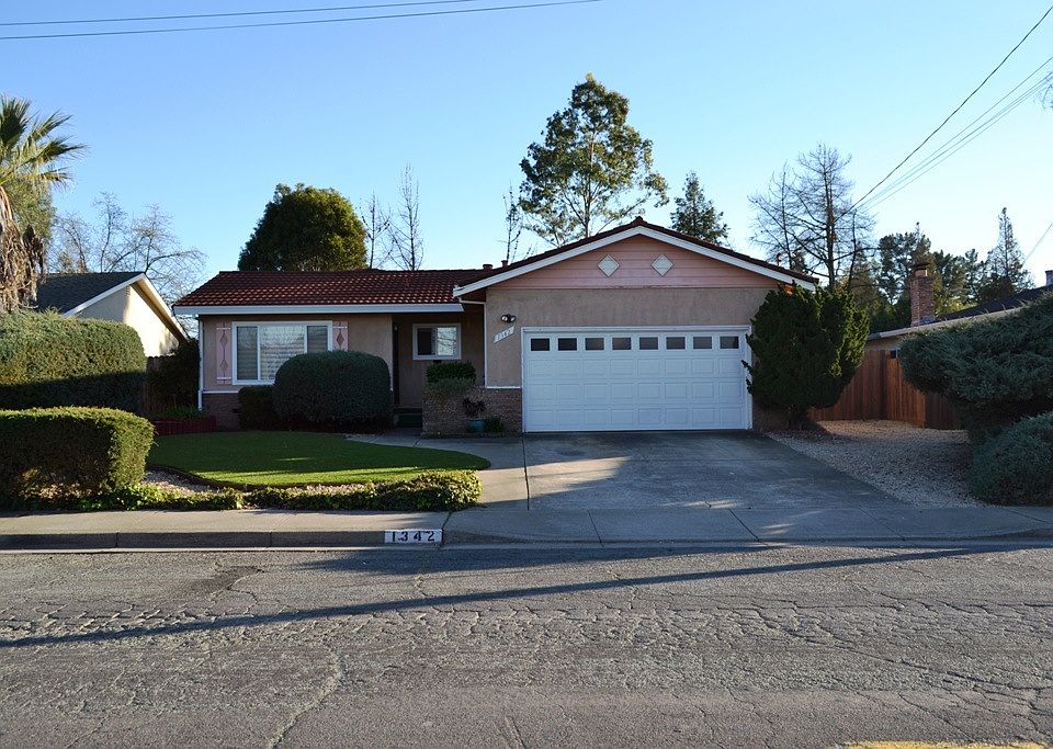 1st image of 1342 Rolling Hill Way