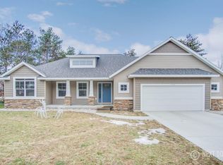 9050 Winterberry Dr, West Olive, MI 49460