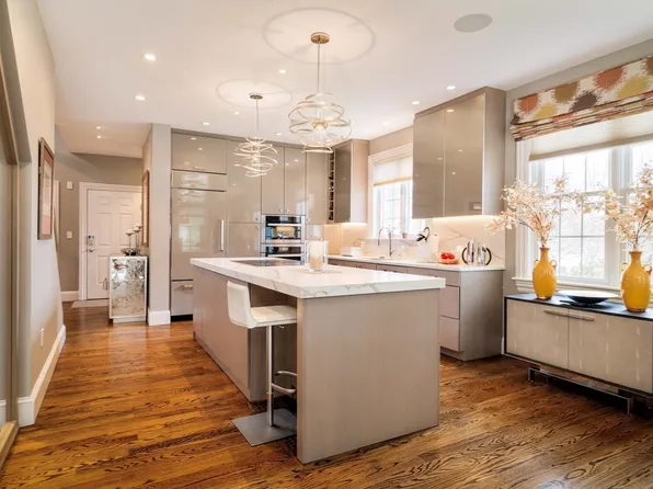 287 Langley Rd Unit 6, Newton, MA 02459