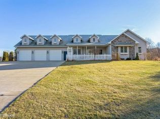 2886 Longview Ln, Suamico, WI 54173