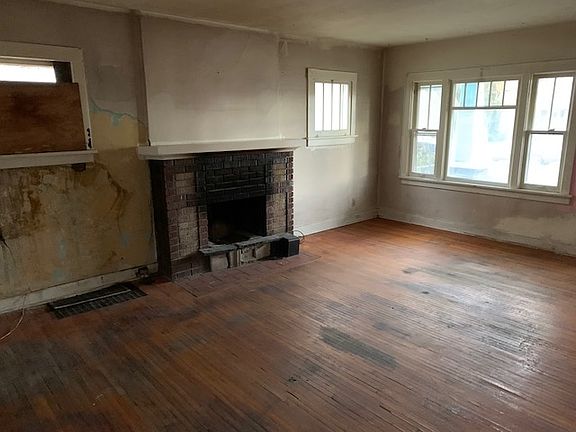 4th image of 2214 W Broadway Ave