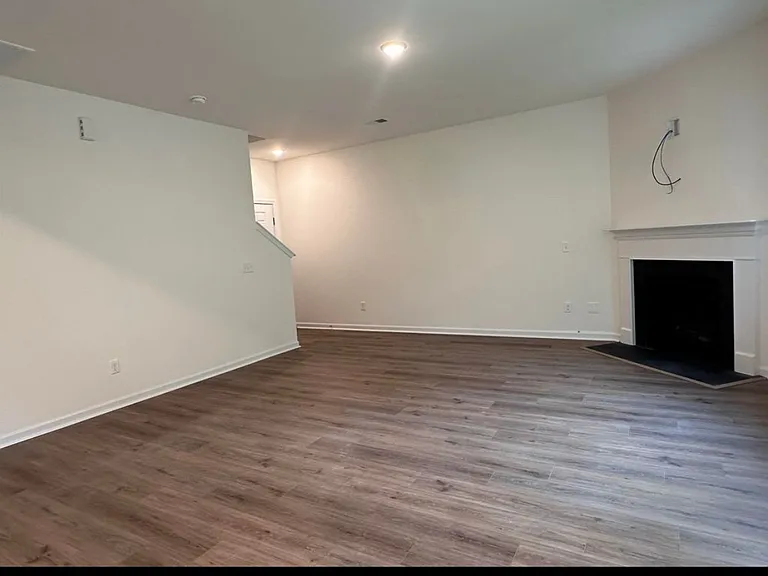 1102 Silverbend Trl #1 — Photo 10