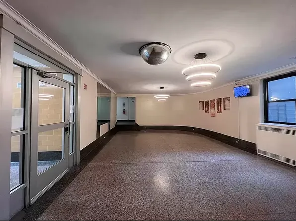 729 West 186th Street image 17 of 20