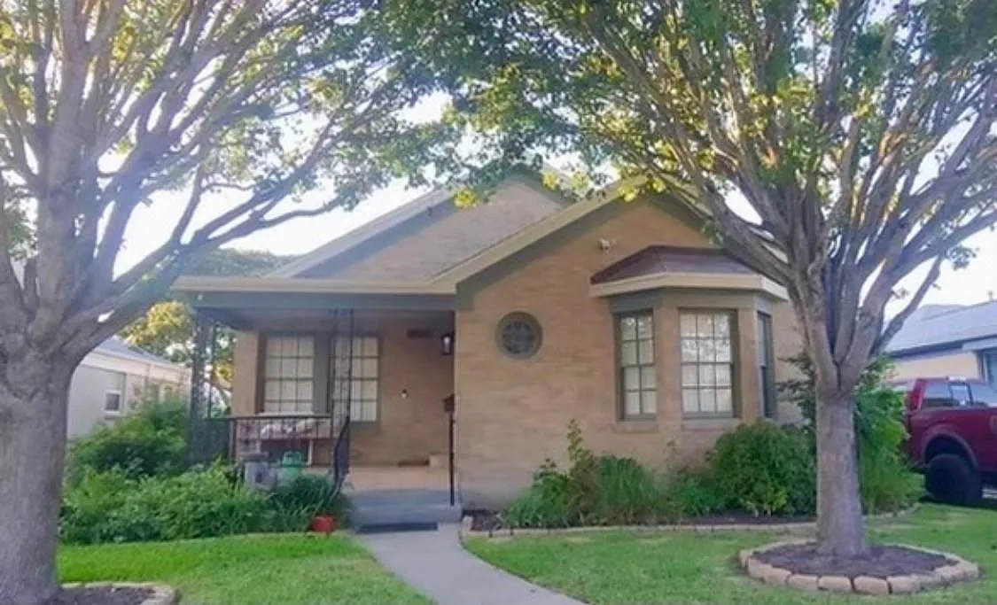 2 bed, 1.5 bath, 1533 sqft, $2,350 — Photo 1