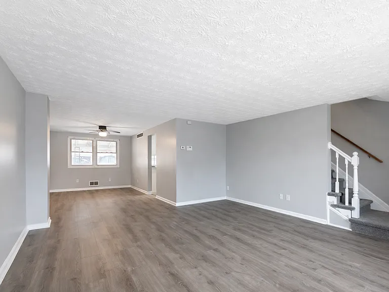 1005 Kayden Ln — Photo 2