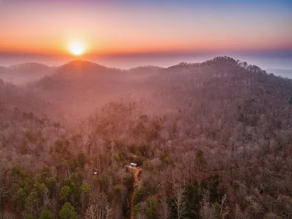 8888 Eades Dr, Irvine, KY 40336