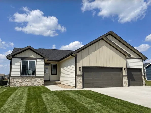 1315 NW Yorktown Dr, Waukee, IA 50263