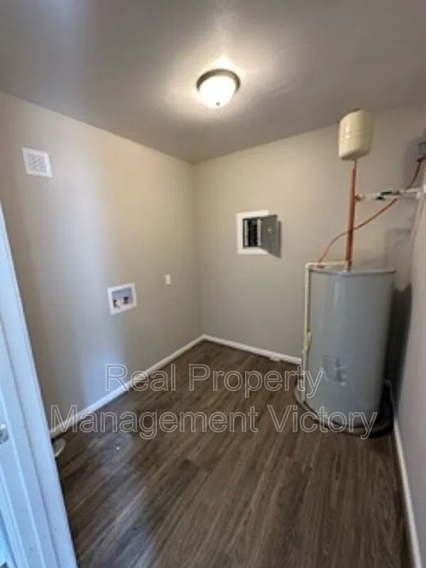 3 bed, 1.5 bath, 1066 sqft, $1,300 — Photo 3