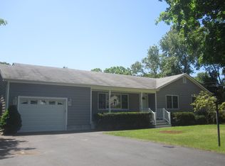5 Wild Cherry Ln, East Quogue, NY 11942