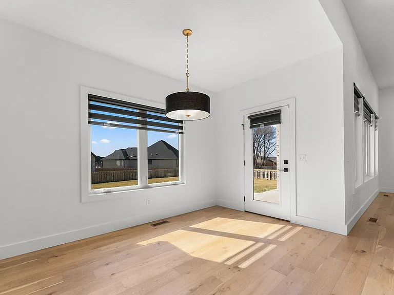 4464 E Lancaster Way — Photo 11