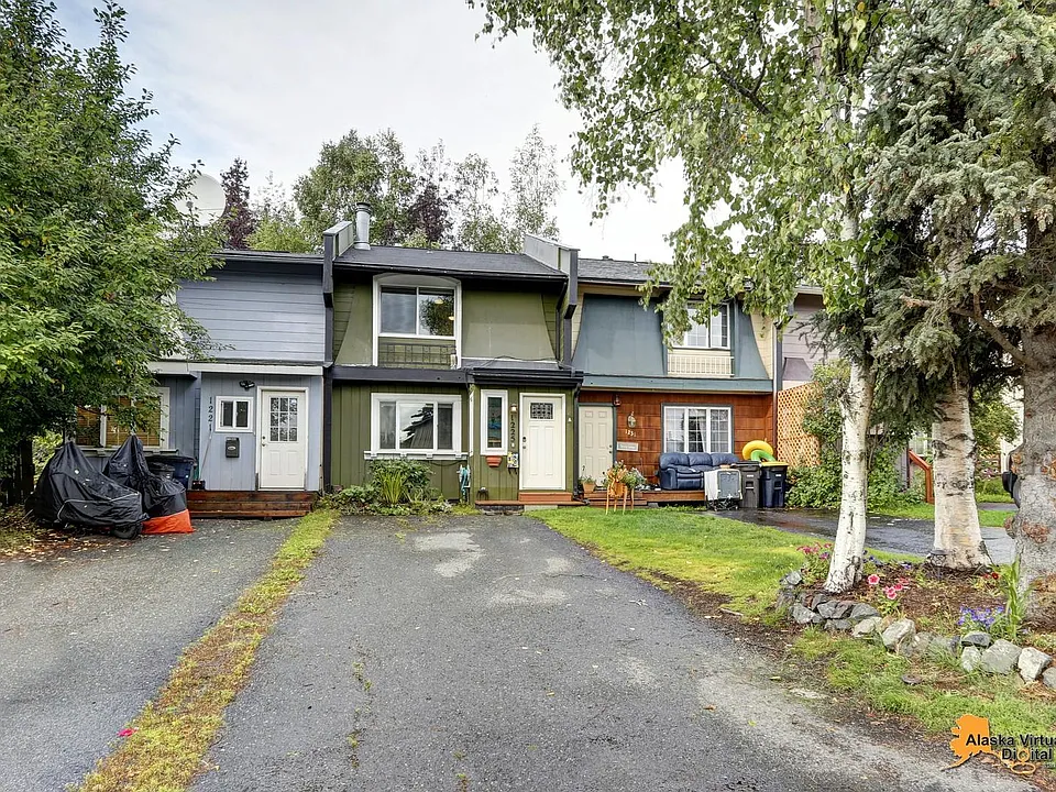 1225 Elegante Ln