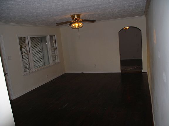 Open living rm w picture window