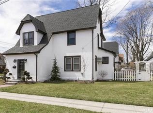 27 Baker Hill Rd, Great Neck, NY 11023