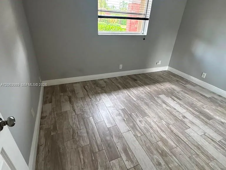 2020 NE 33rd St #2020 — Photo 10