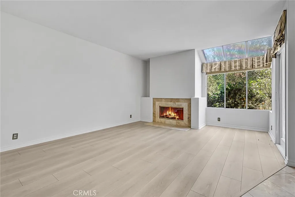 3 bed, 1983 sqft, $5,195 — Photo 3