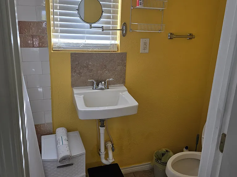 531 1/2 W Brazos Blvd — Photo 6