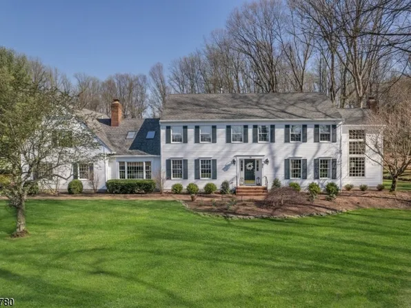 18 Willow Dr, Chester Twp., NJ 07930