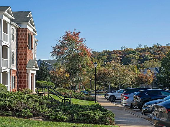 4th image of 120 Yellowstone Dr APT 301B