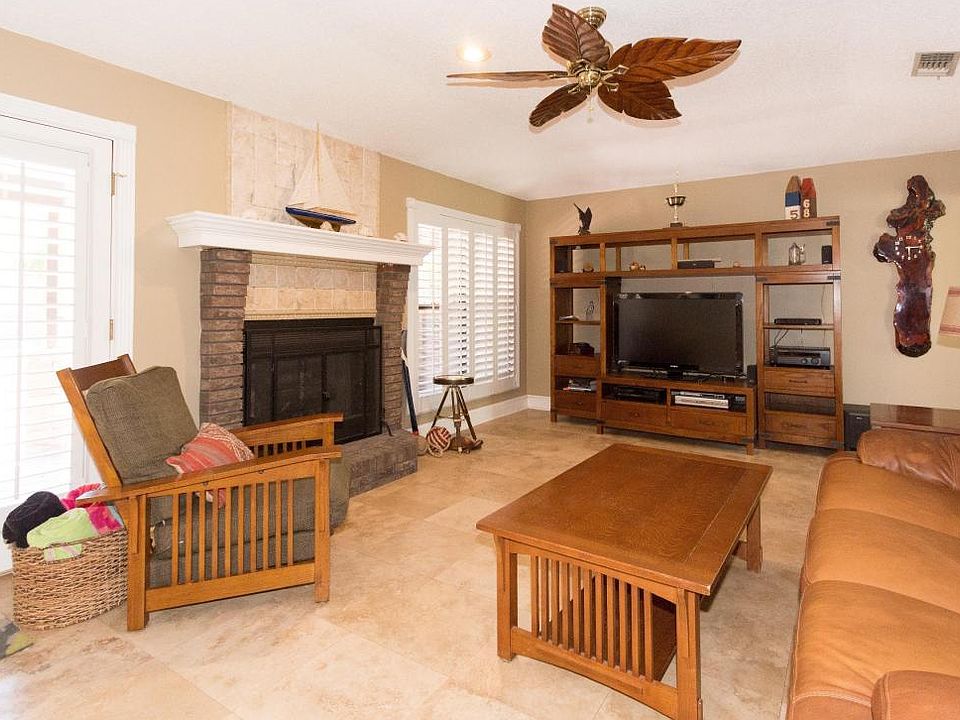 1st image of 365 Perthshire Dr