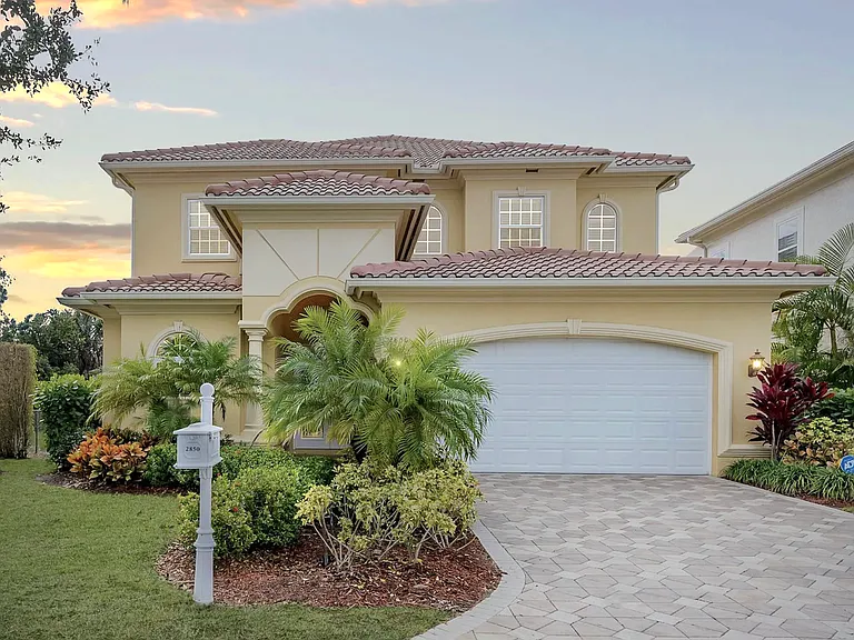 2850 Coco Lakes Ct — Photo 32