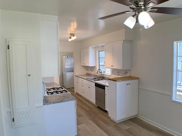 1526 Dixon St — Photo 13