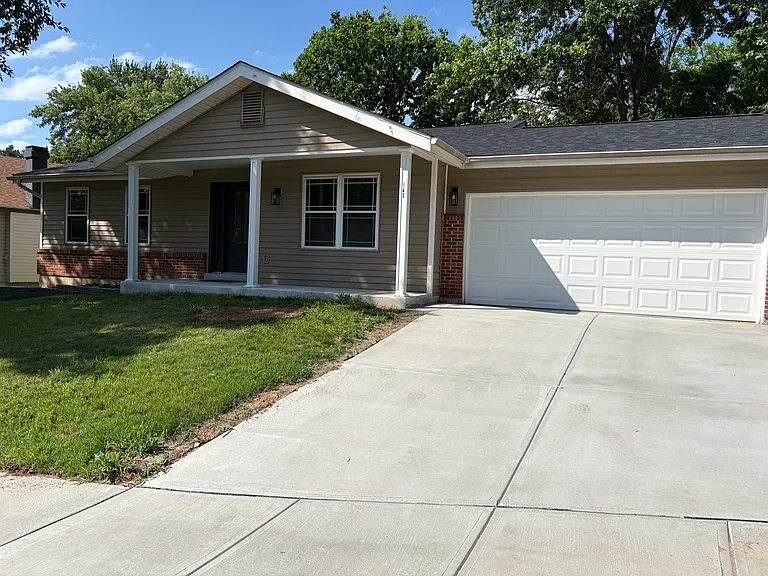 143 Brightfield Dr — Photo 2