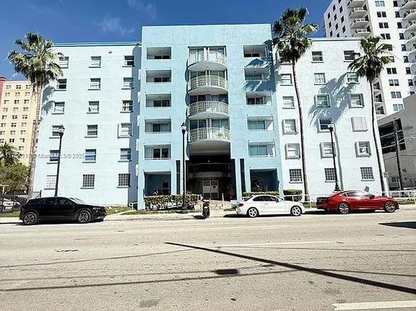 501 SW 1st St APT 208, Miami, FL 33130