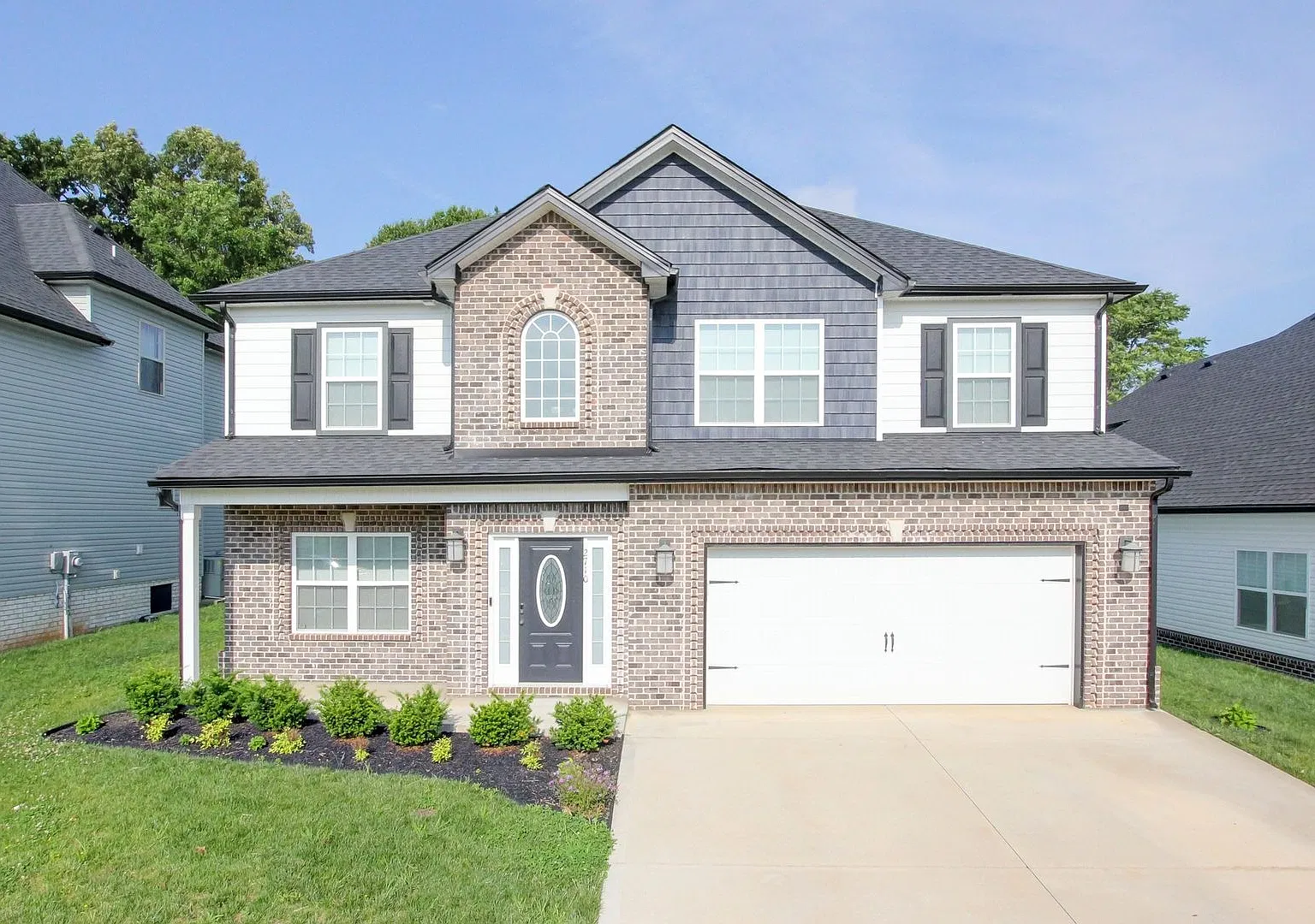 Huge 5 bed 3 ba. Gorgeous House Near Post and Exit 1 — Photo 1