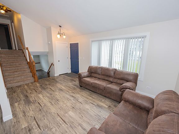 3rd image of 1808 Larkspur Dr