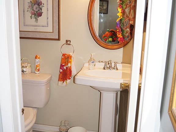 3rd image of 322 Carlyn Ct