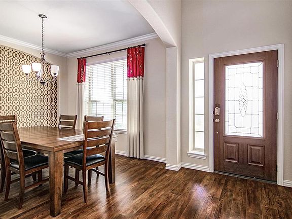 3rd image of 6827 Linden Creek Ln