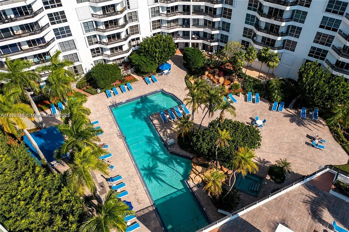 Building Photo - 3600 Mystic Pointe Dr #1607