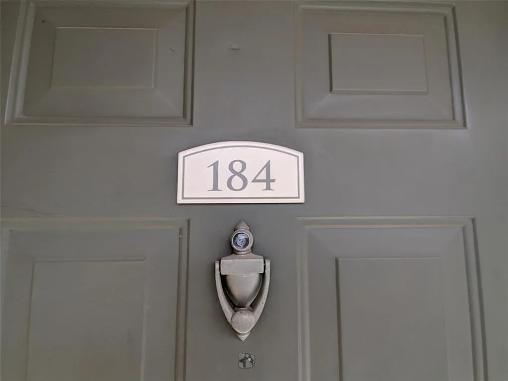 2 bed, 2.0 bath, 807 sqft, $1,050 — Photo 2