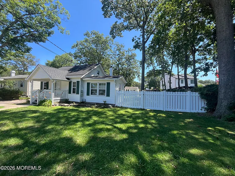 22 Locust Ct — Photo 2