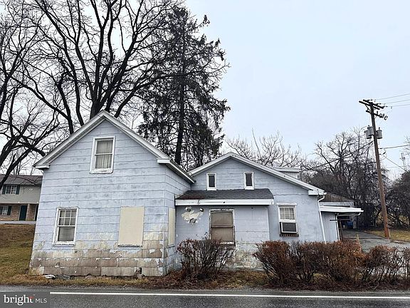 4th image of 651 Country Club Rd