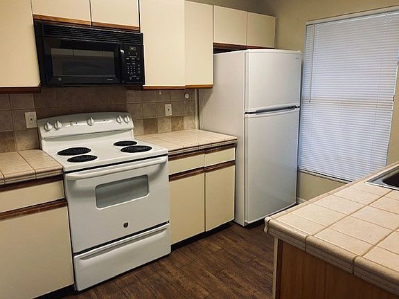 3rd image of 1604 Sunside Sq #33