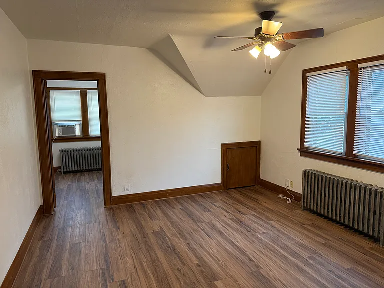 1005 E Holt Ave — Photo 5
