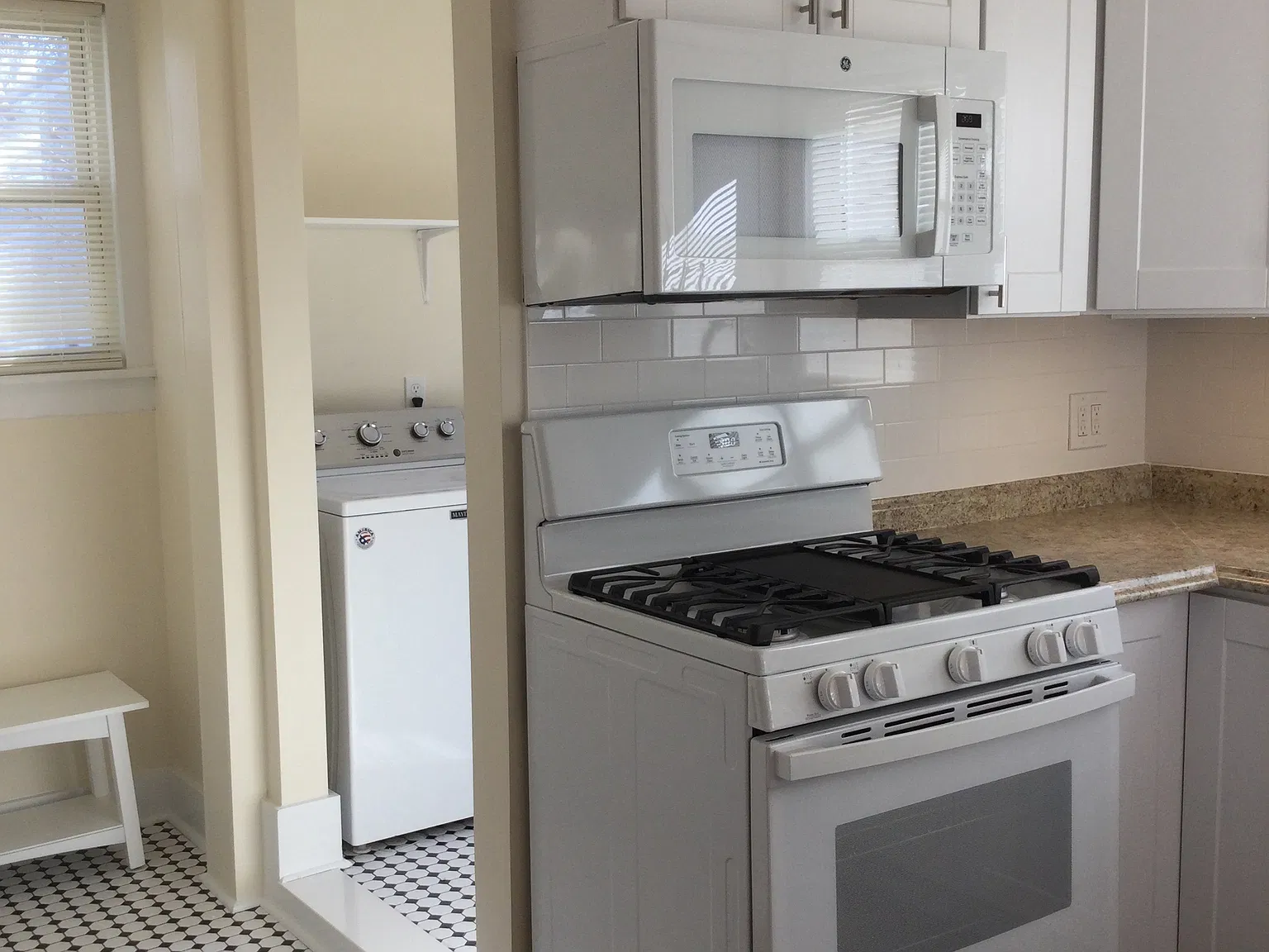 2 bed, 1800 sqft, $1,825 — Photo 4