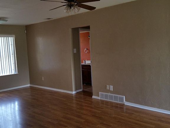 4th image of 2822 Cary Dr