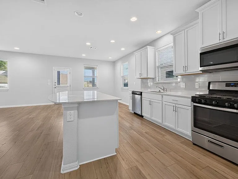 320 Rend Dr — Photo 14