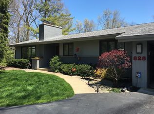 828 Northwoods Rd, Deerfield, IL 60015