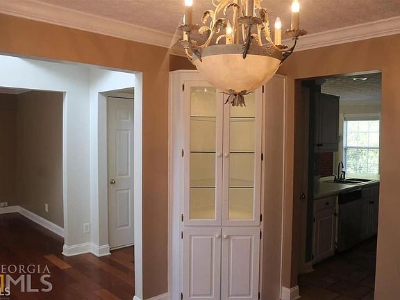 3rd image of 122 Sagamore Ln