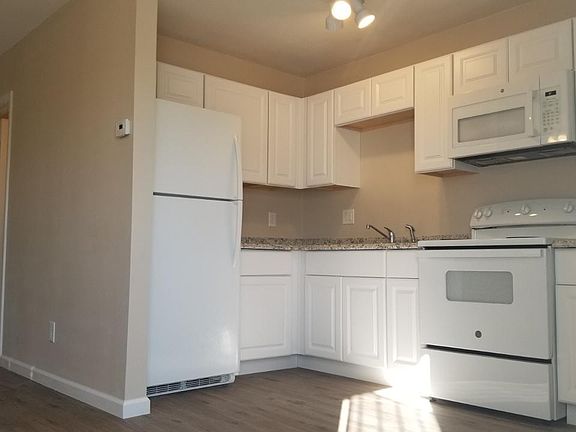 4th image of 4221 Stewart Ave #100
