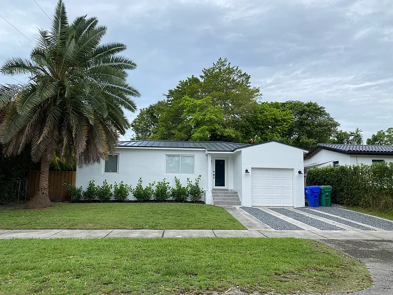 3250 SW 18th Ter — Photo 1