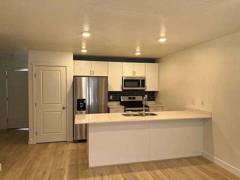 1802 W 700 S — Photo 23
