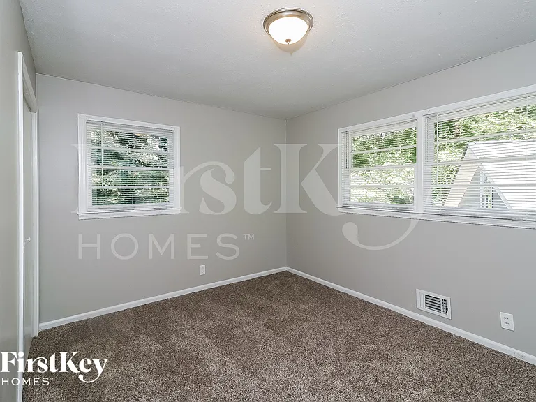 5379 Park Ave — Photo 10
