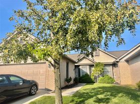 2519 Westmont Cir, Sterling Heights, MI