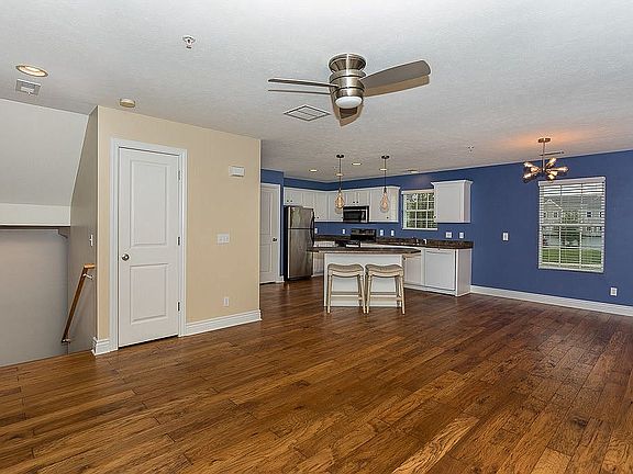3rd image of 5913 N 166th Ct